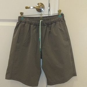 Myles Everyday Short in Gray, Size Medium - Long